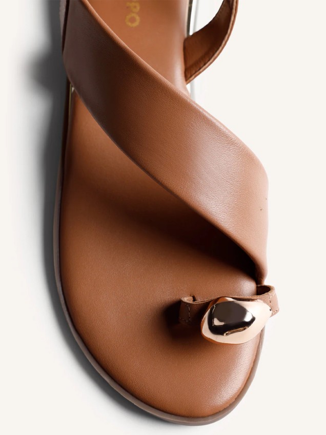 Sandálias Rasas de Pele