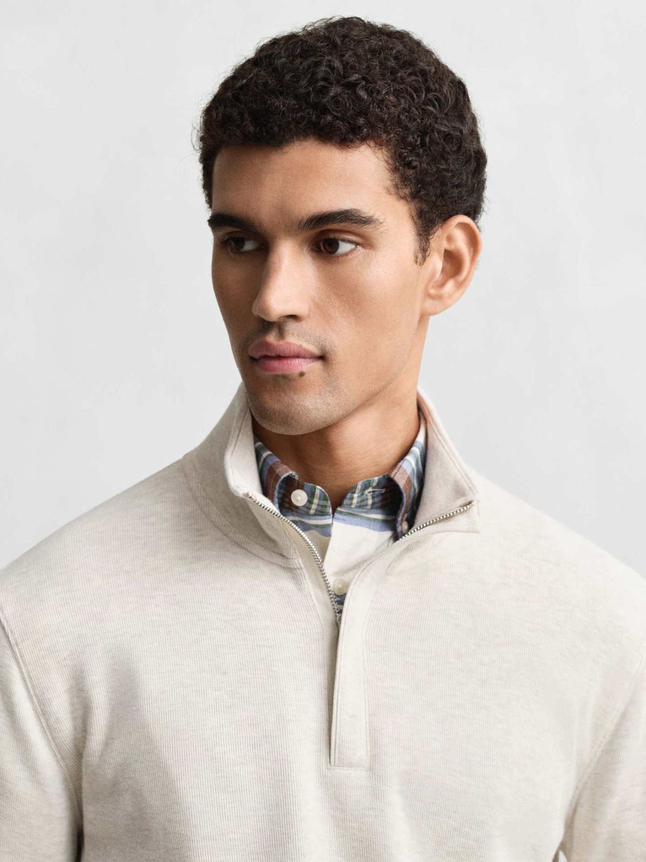 Sweatshirt com Gola de Meio Fecho
