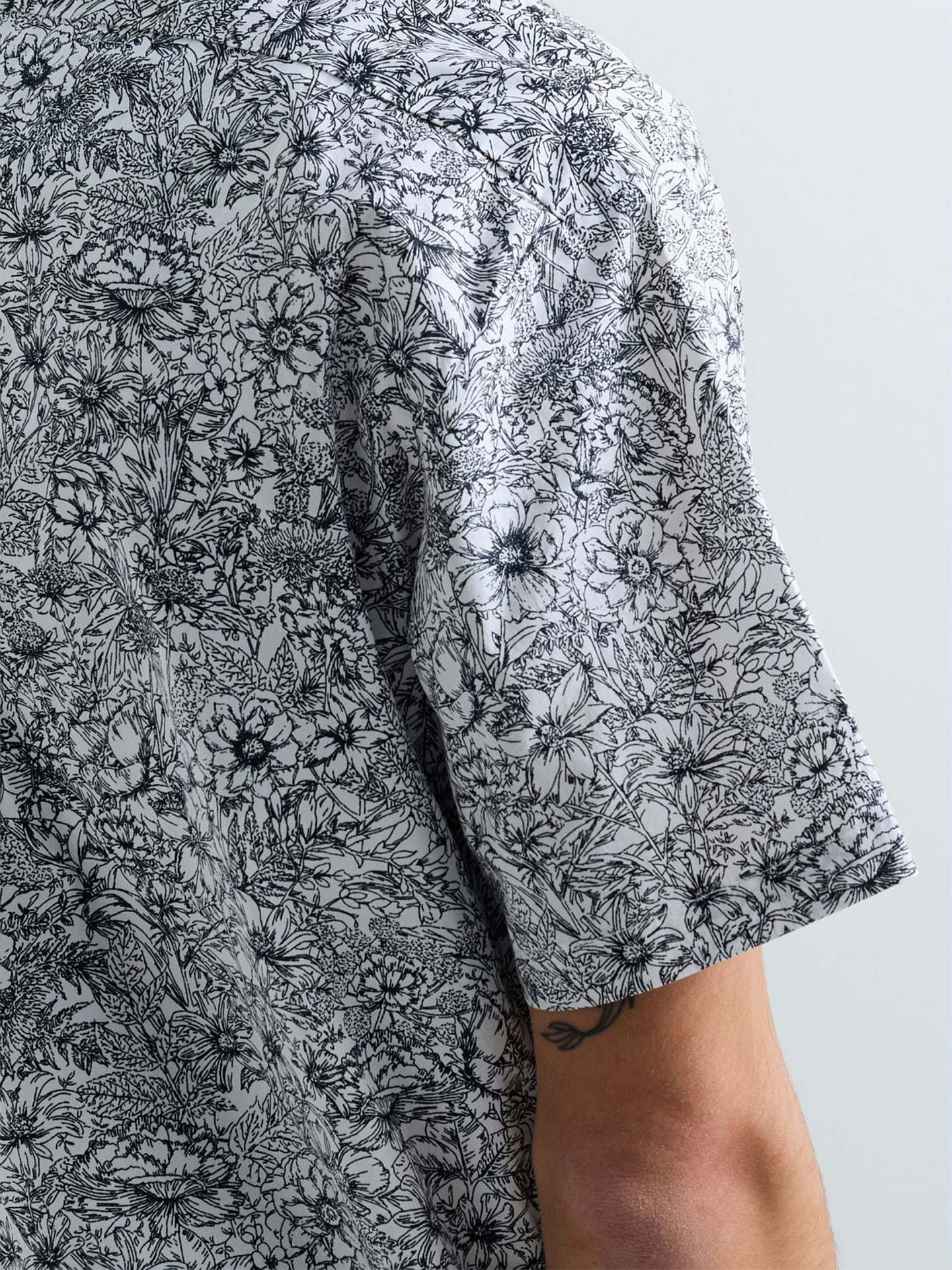 Camisa com Estampado Floral