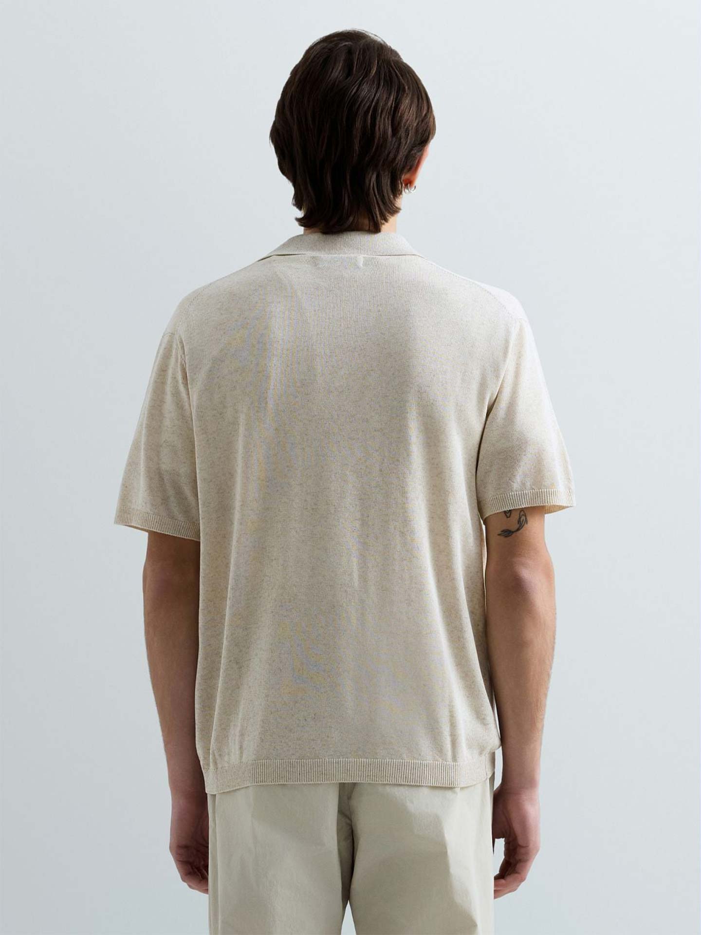 Polo de Malha com Decote em V