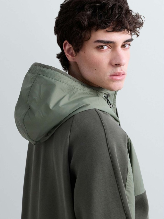 Sweatshirt Técnica com Capuz e Meio Fecho