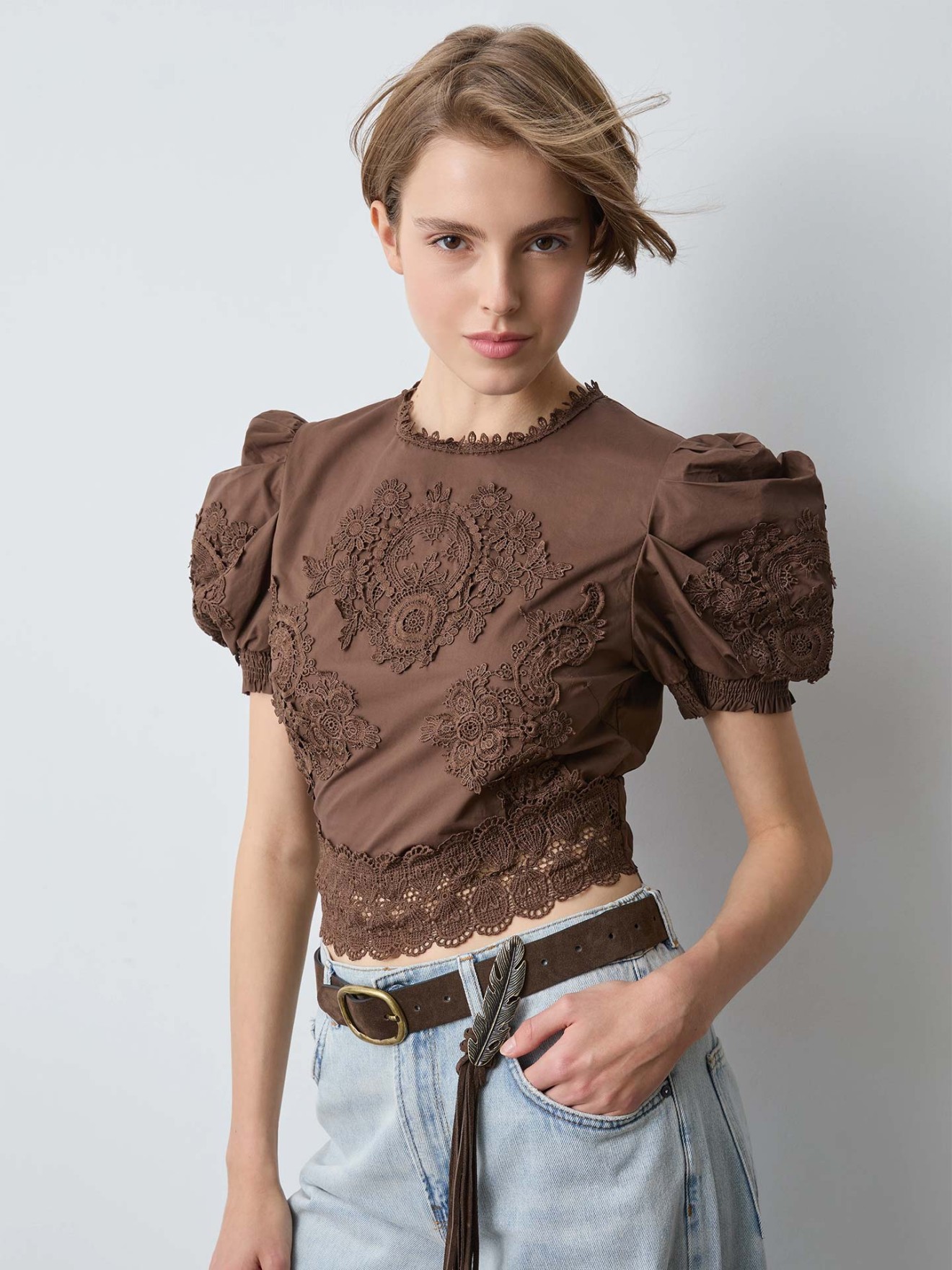 Blusa Cropped com Bordado
