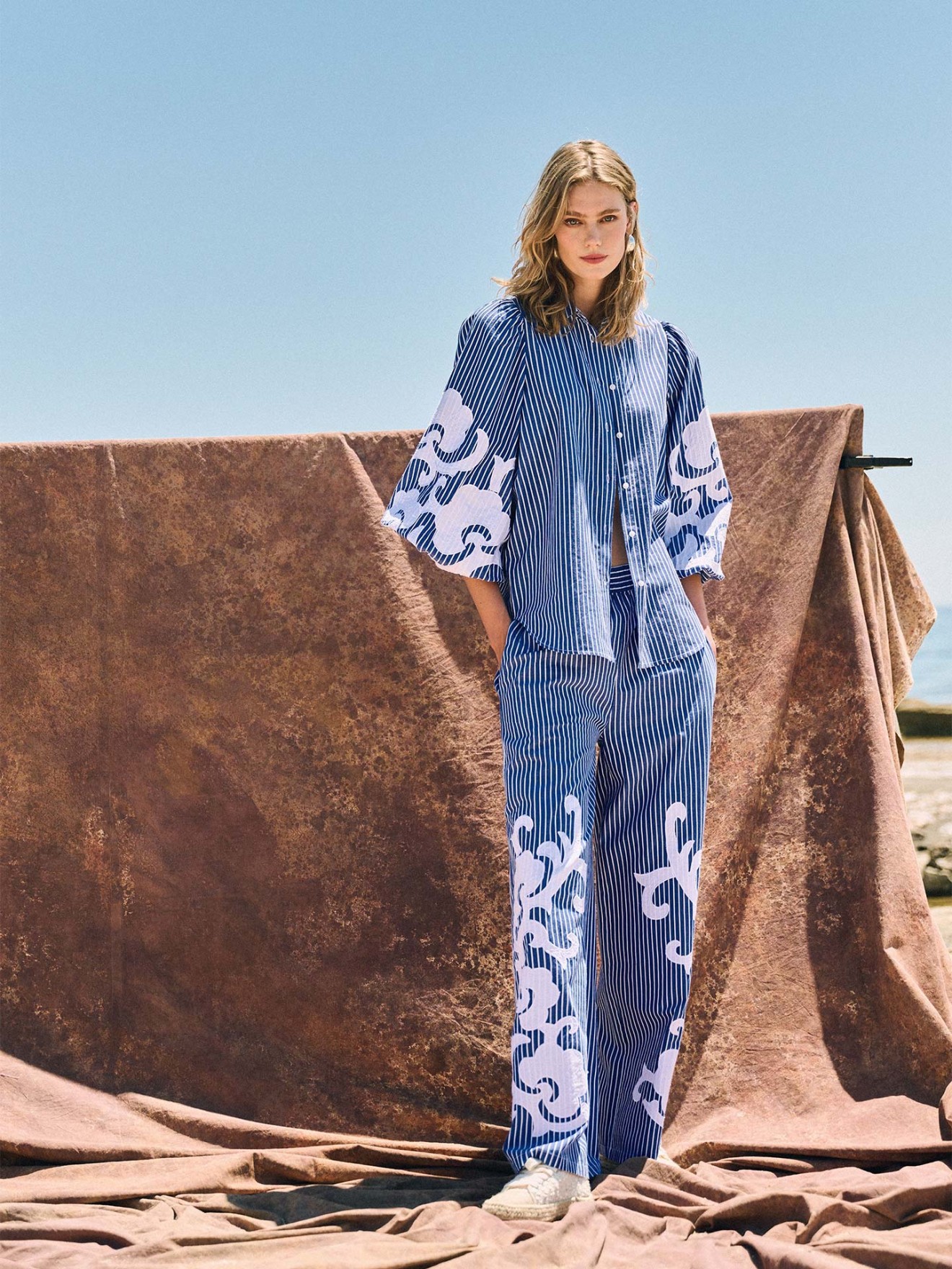 Camisa �s Riscas com Mangas Bal�o