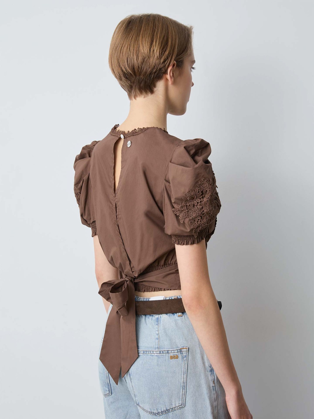 Blusa Cropped com Bordado