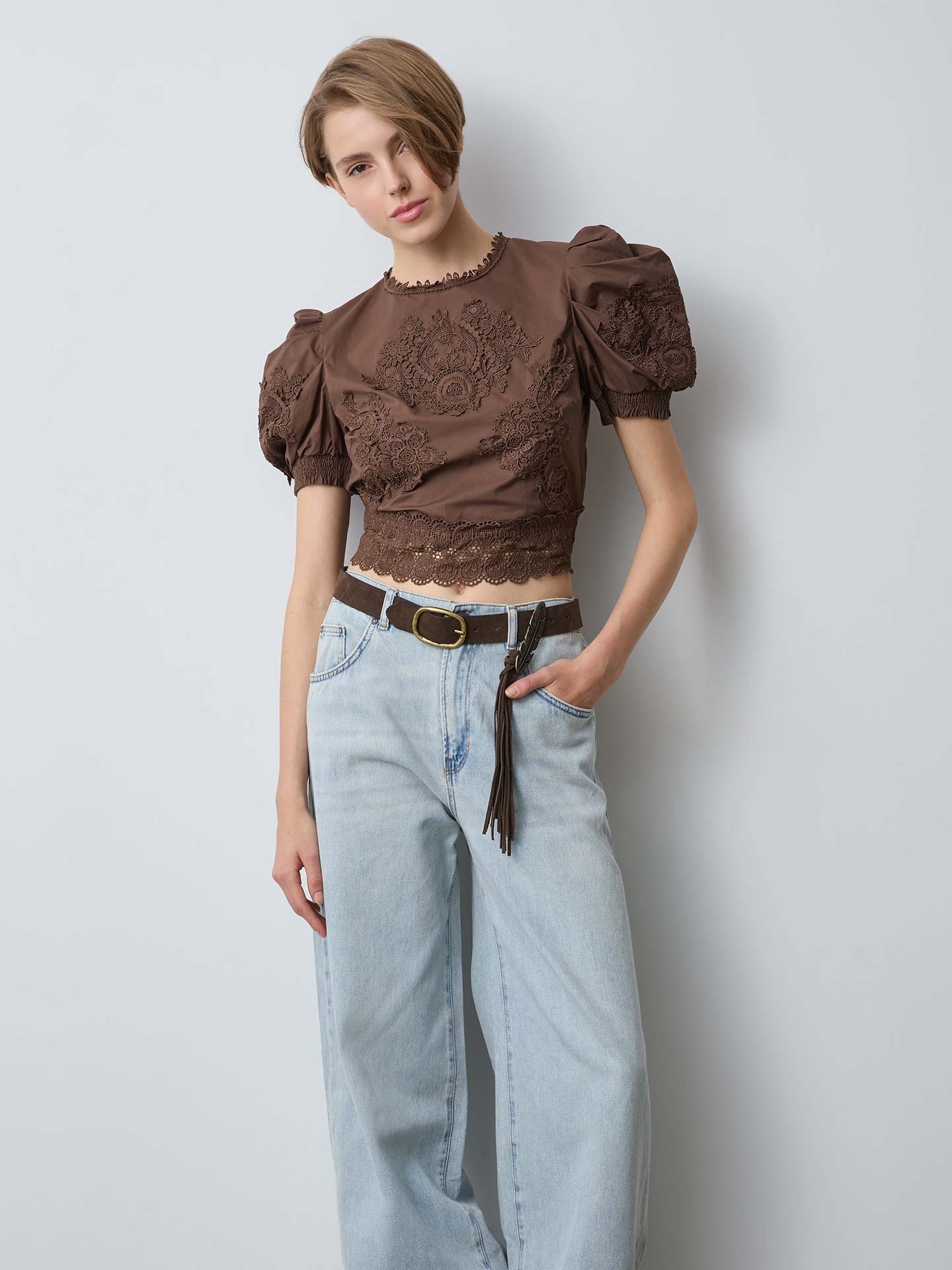 Blusa Cropped com Bordado