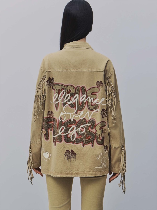 Casaco com Tachas e Franjas