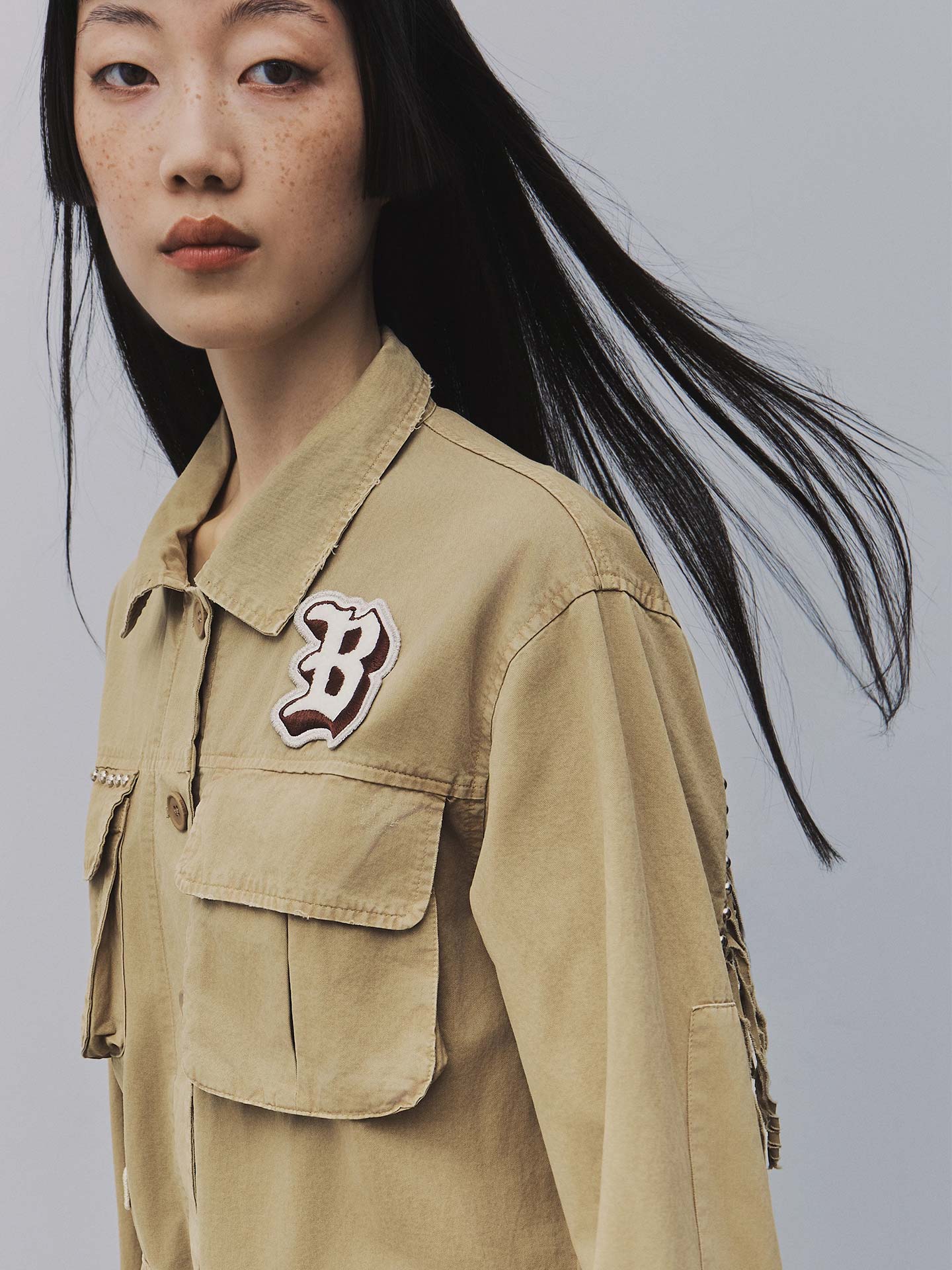 Casaco com Tachas e Franjas