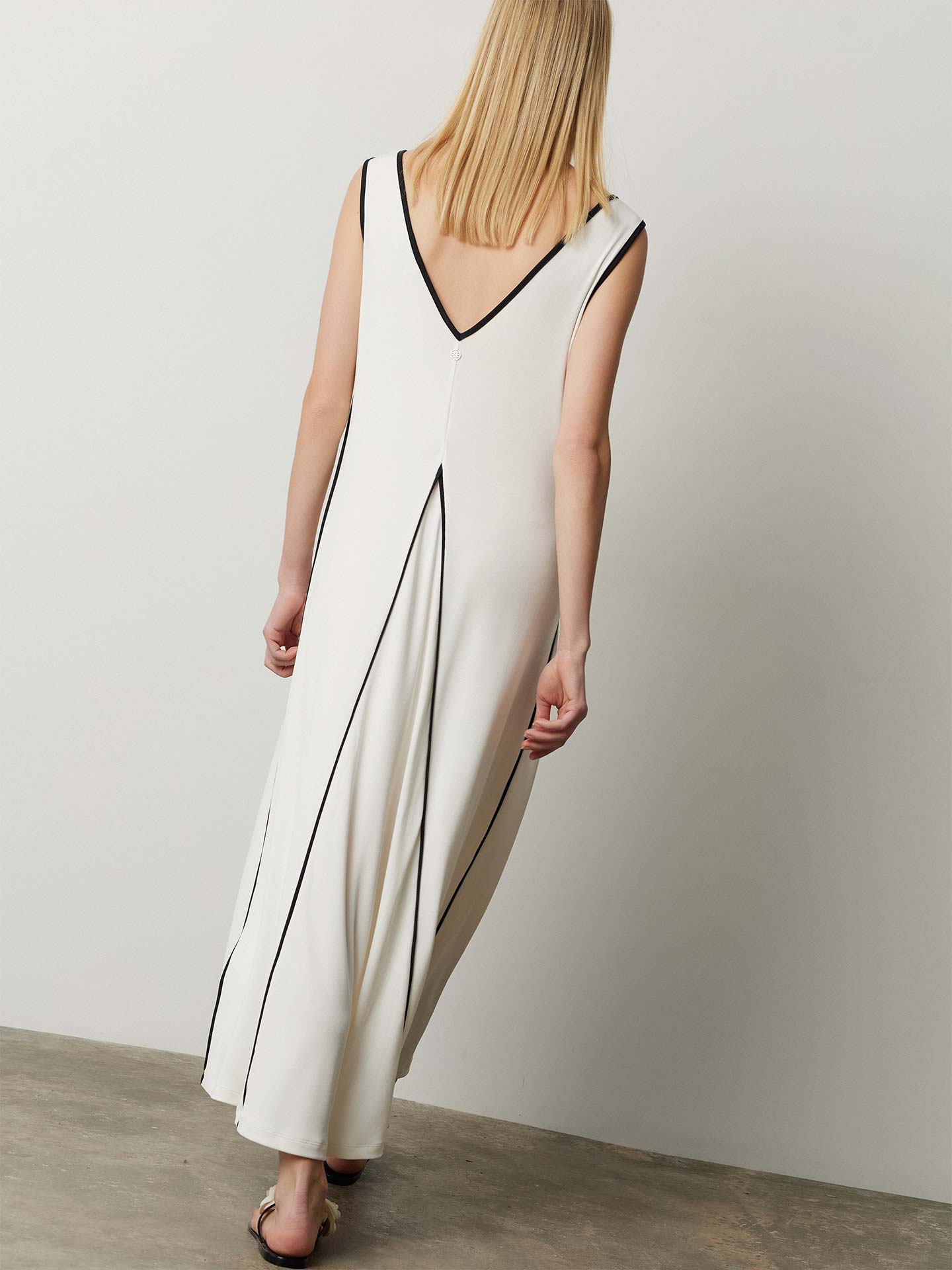 Vestido Maxi com Decote em V