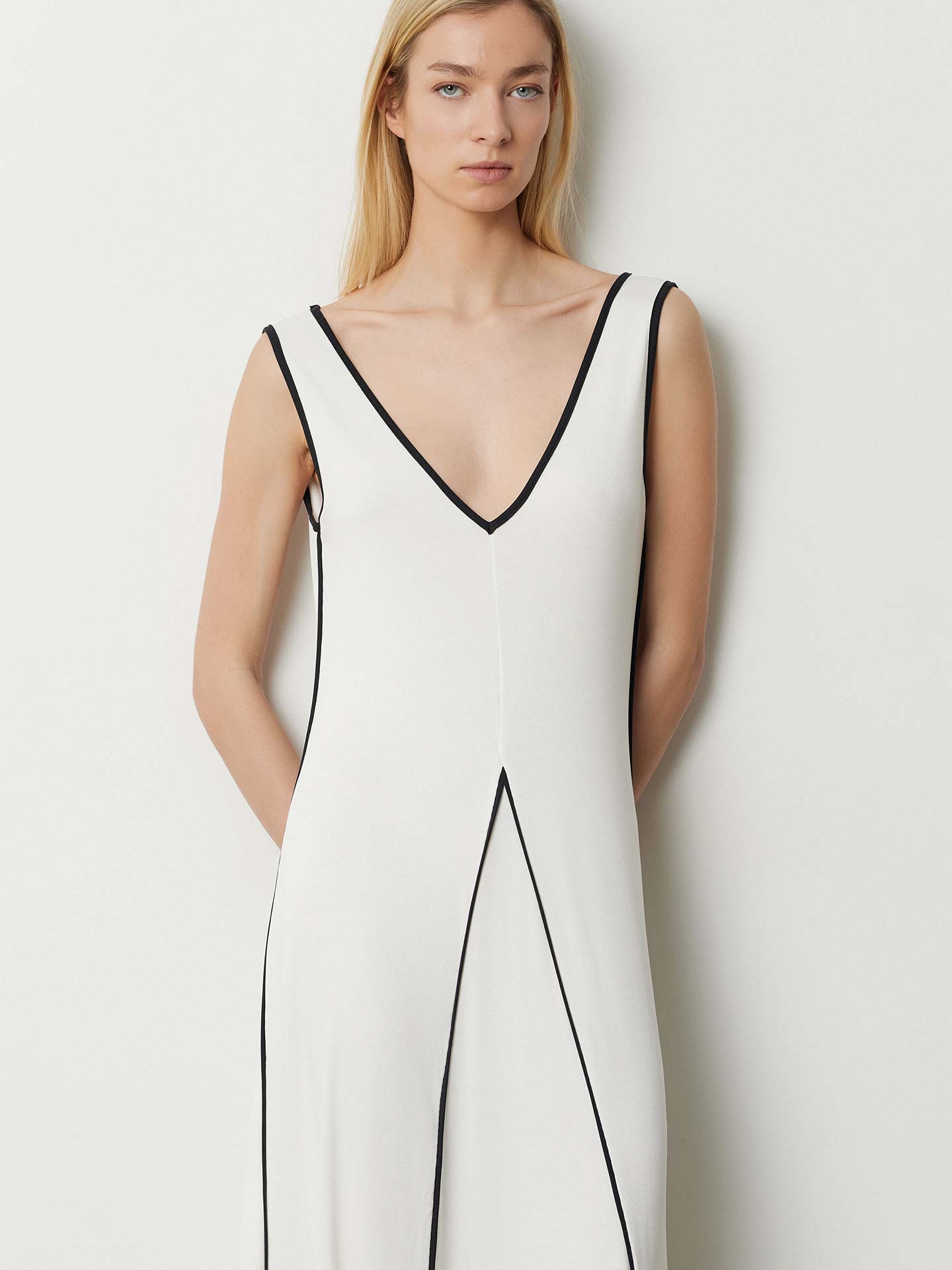Vestido Maxi com Decote em V