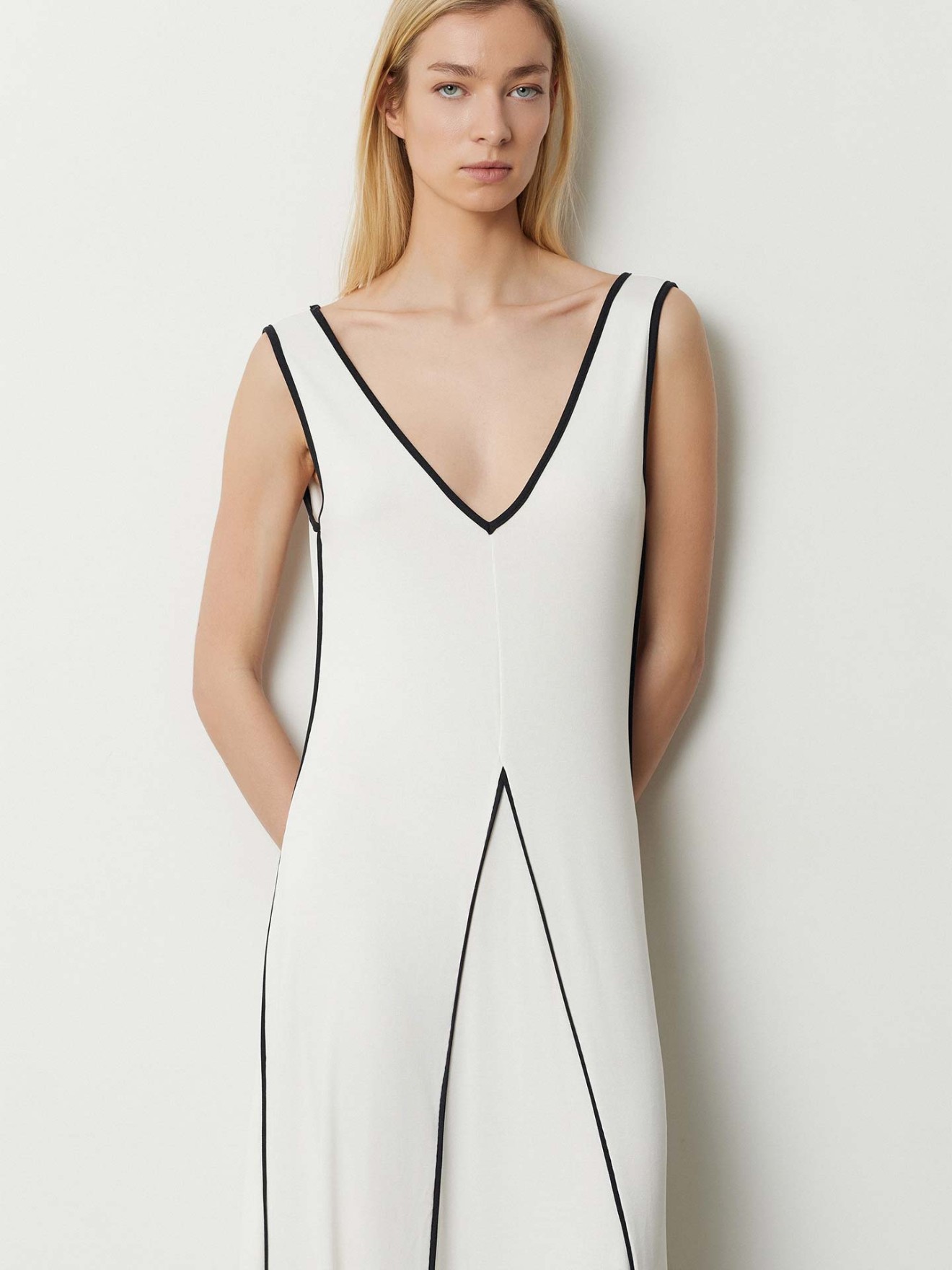 Vestido Maxi com Decote em V