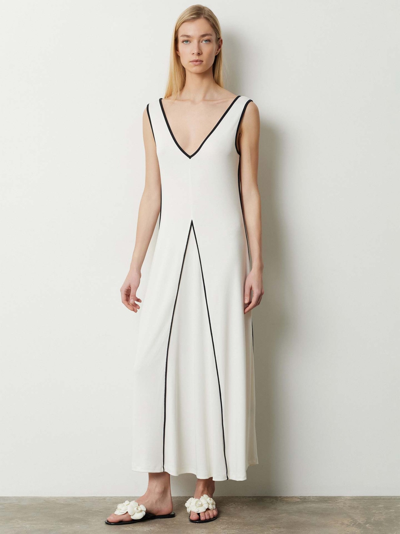 Vestido Maxi com Decote em V