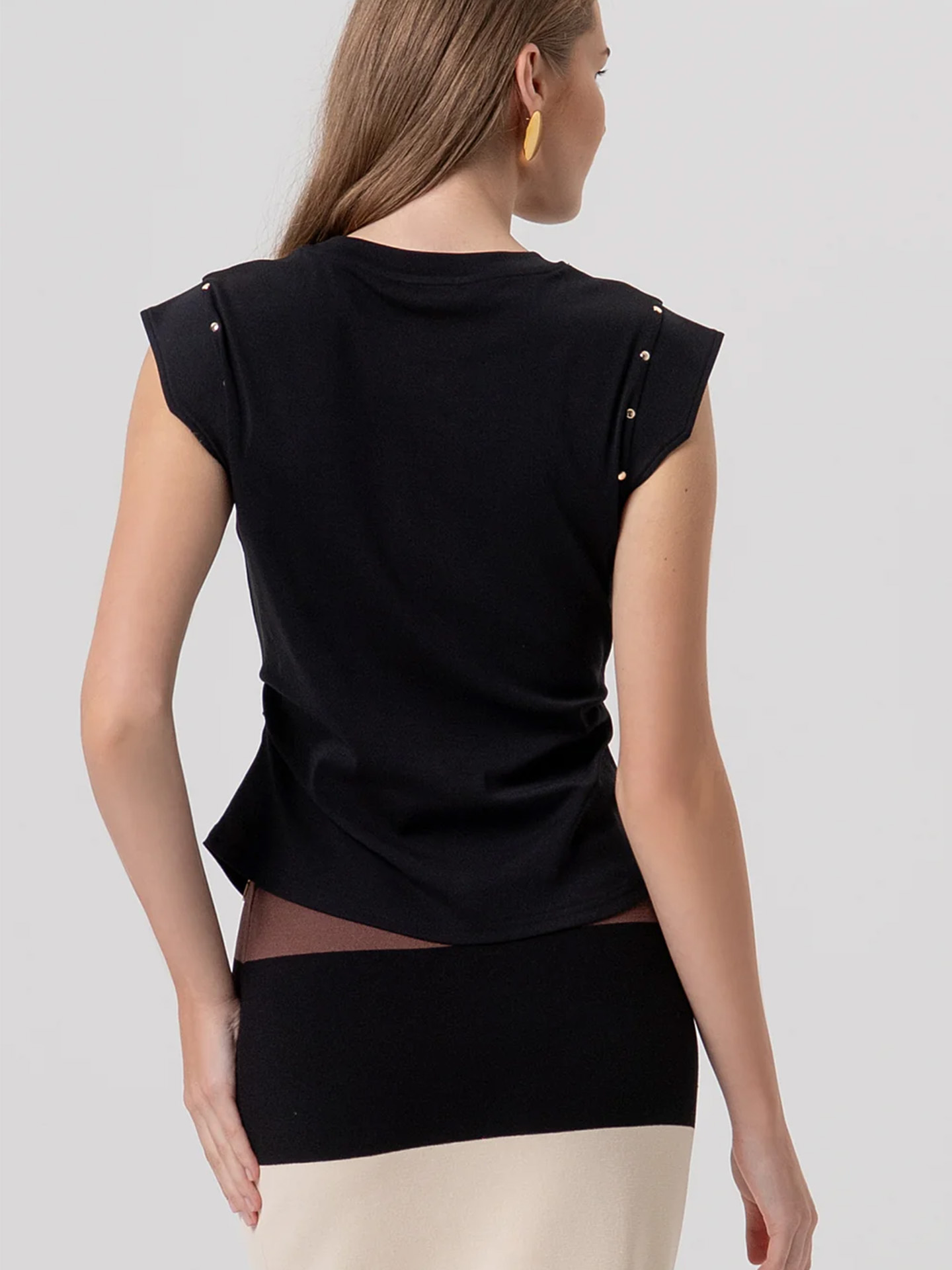 T-shirt Cropped com Aplicações de Pedraria