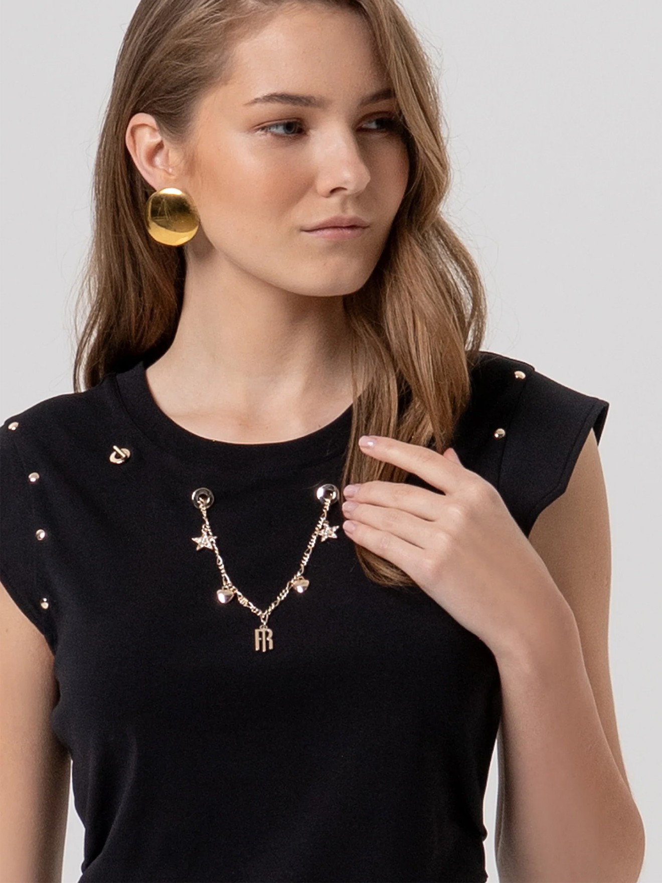T-shirt Cropped com Aplica��es de Pedraria