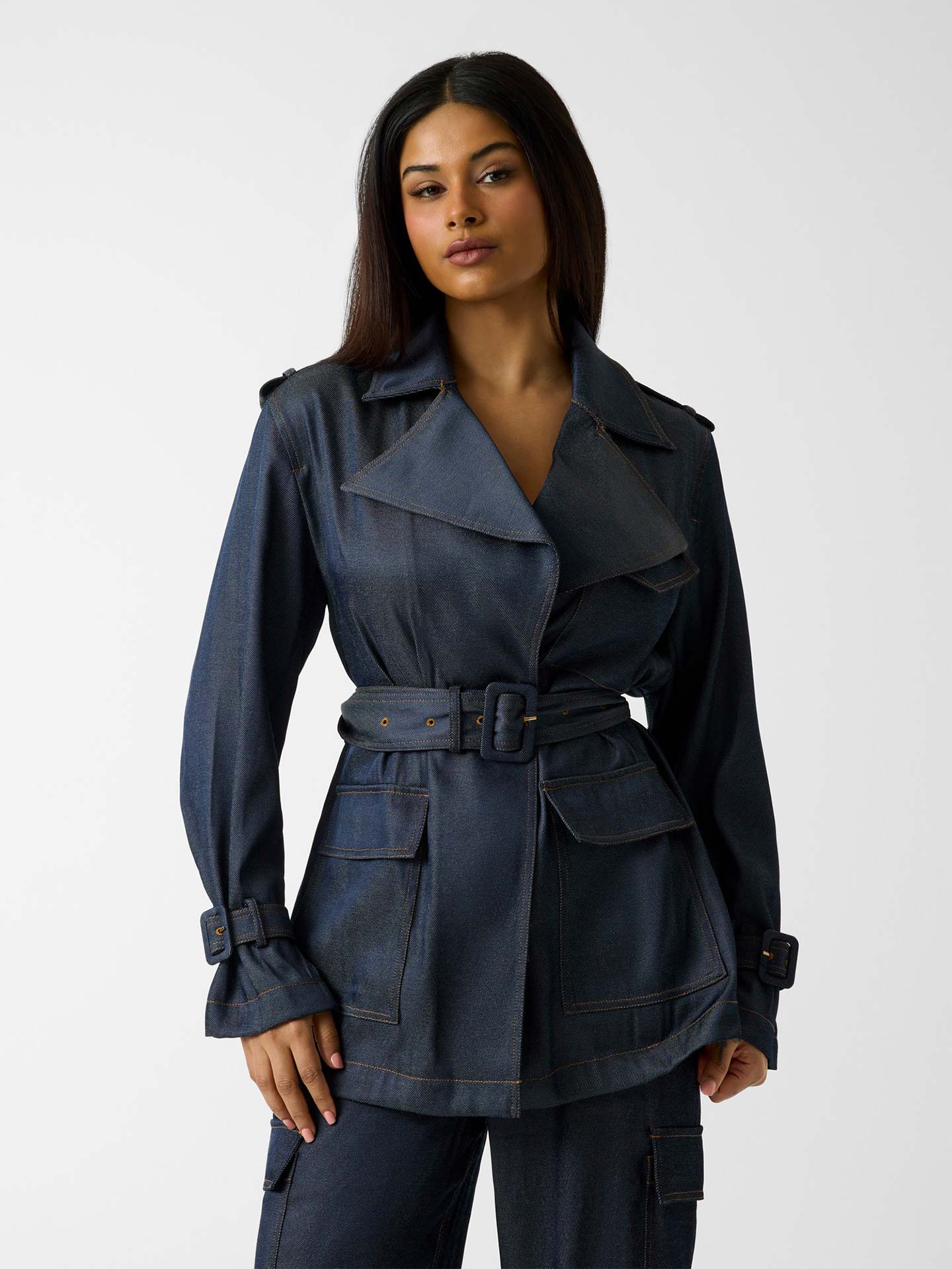 Trench Coat Curto com Cinto
