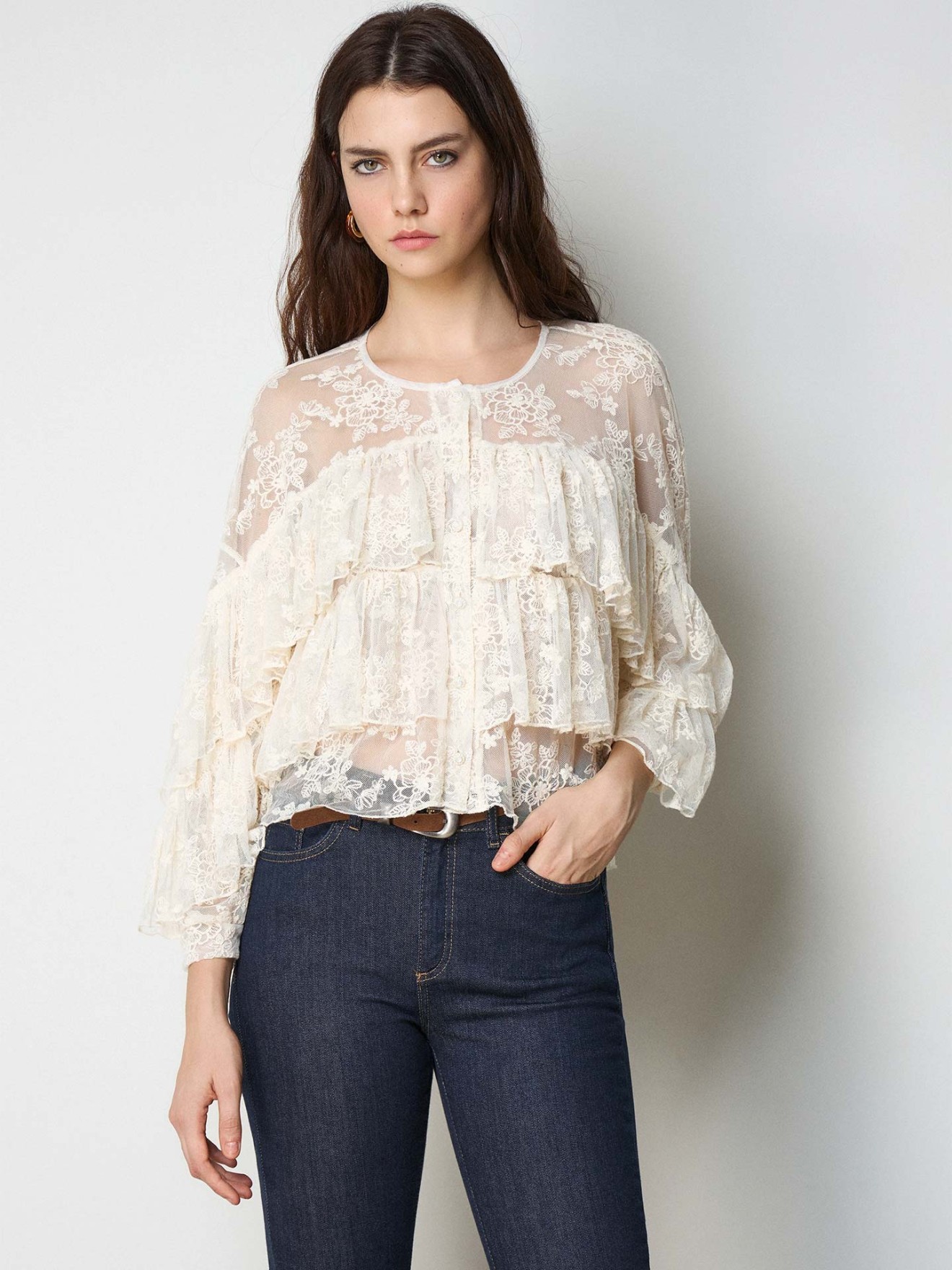 Camisa de Renda com Folhos