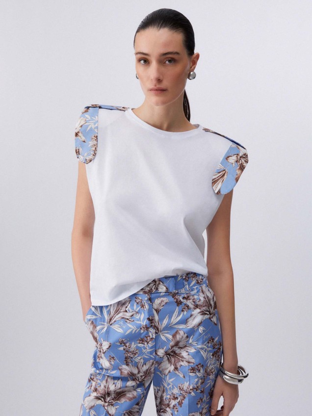 T-shirt com Ombreiras e Laços