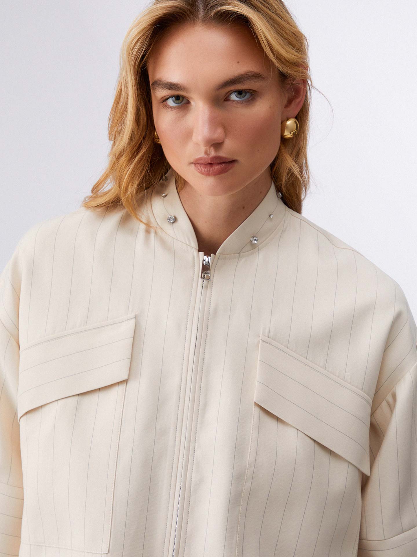 Blusão Cropped com Risca de Giz