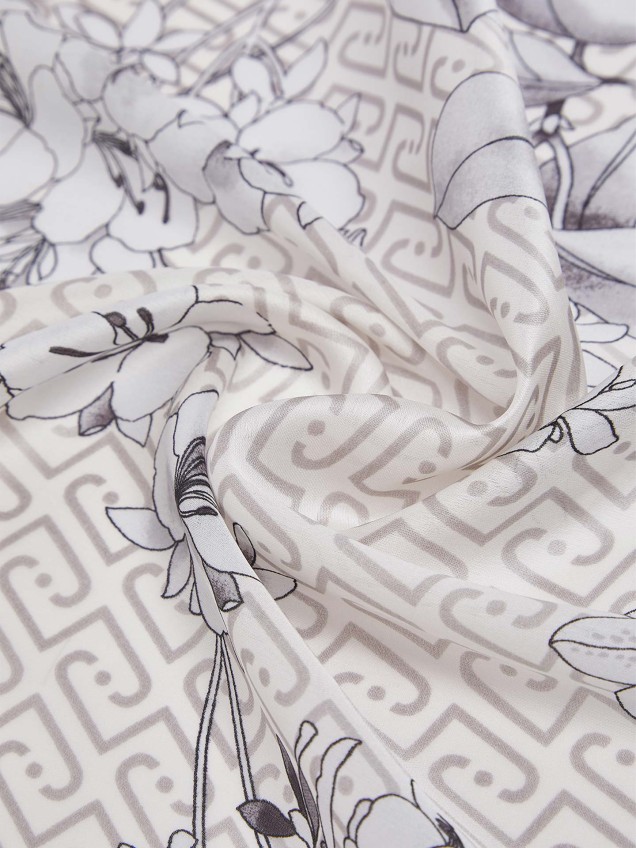 Lenço Quadrado com Estampado