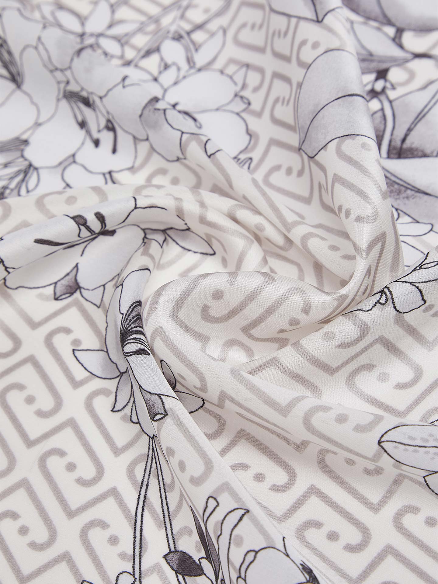 Lenço Quadrado com Estampado