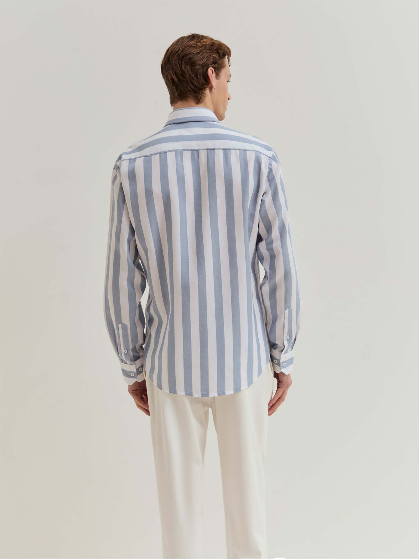 Camisa Regular Fit às Riscas Verticais