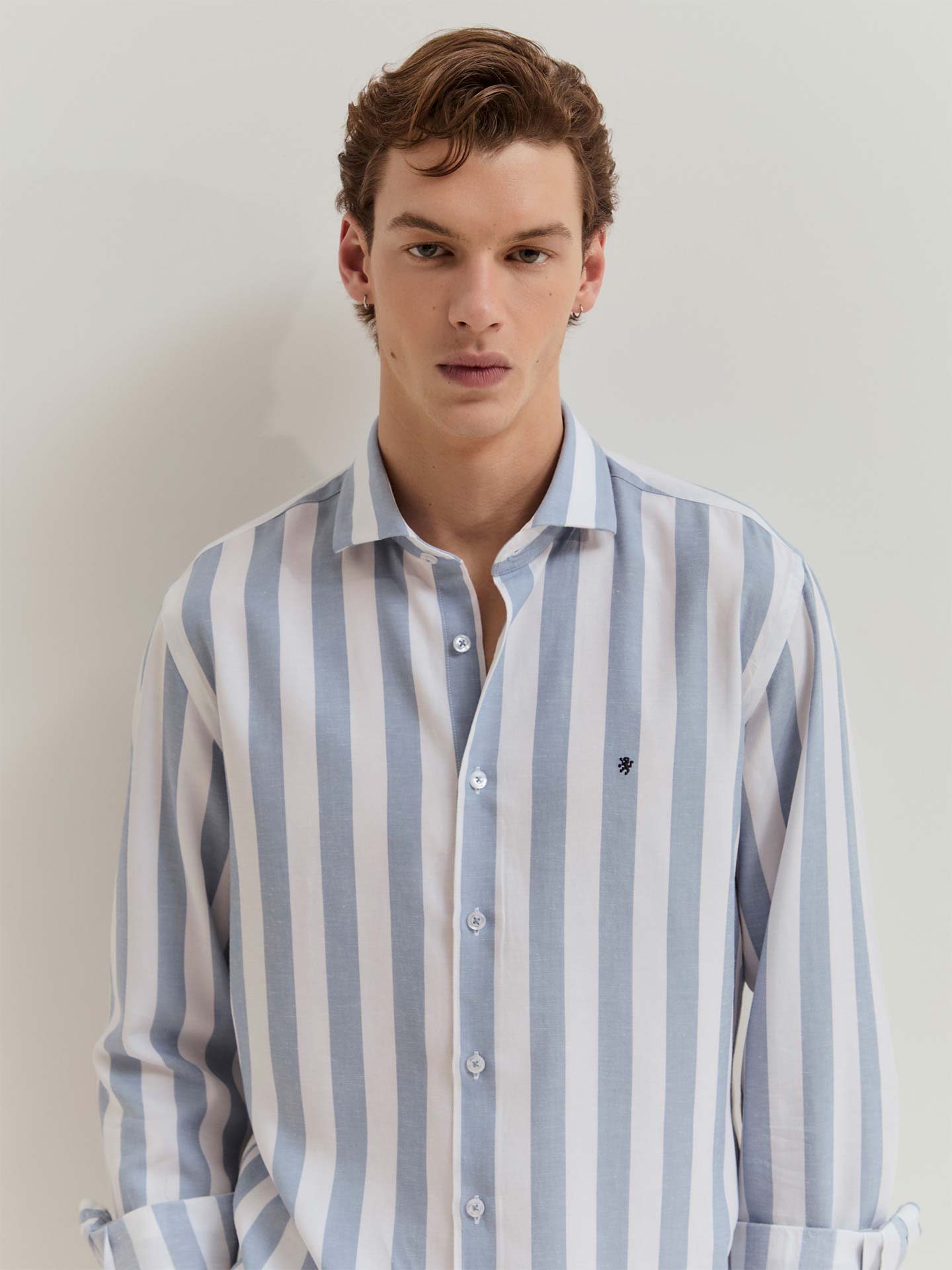 Camisa Regular Fit às Riscas Verticais