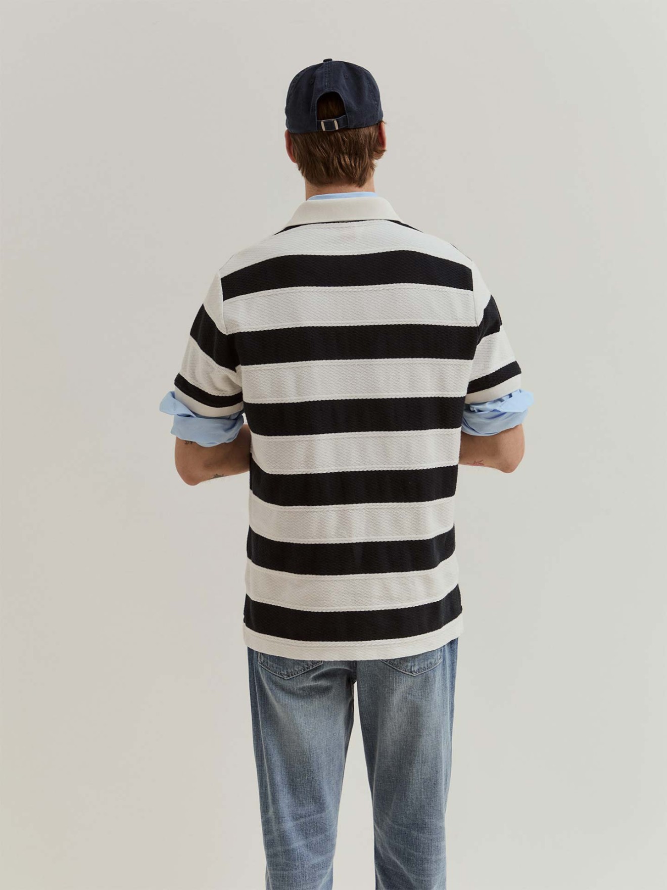 Polo de Manga Curta às Riscas