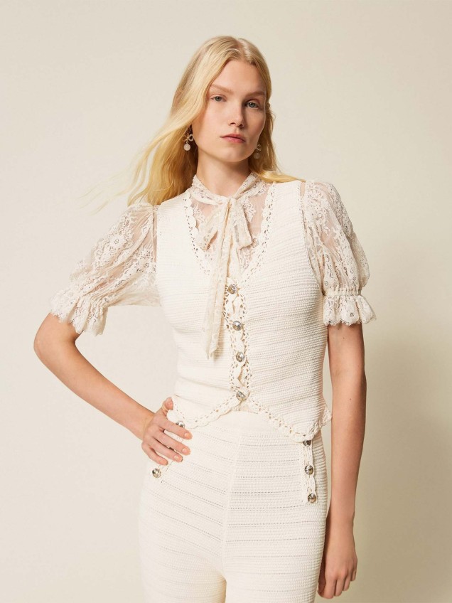 Colete de Malha com Detalhes em Crochet