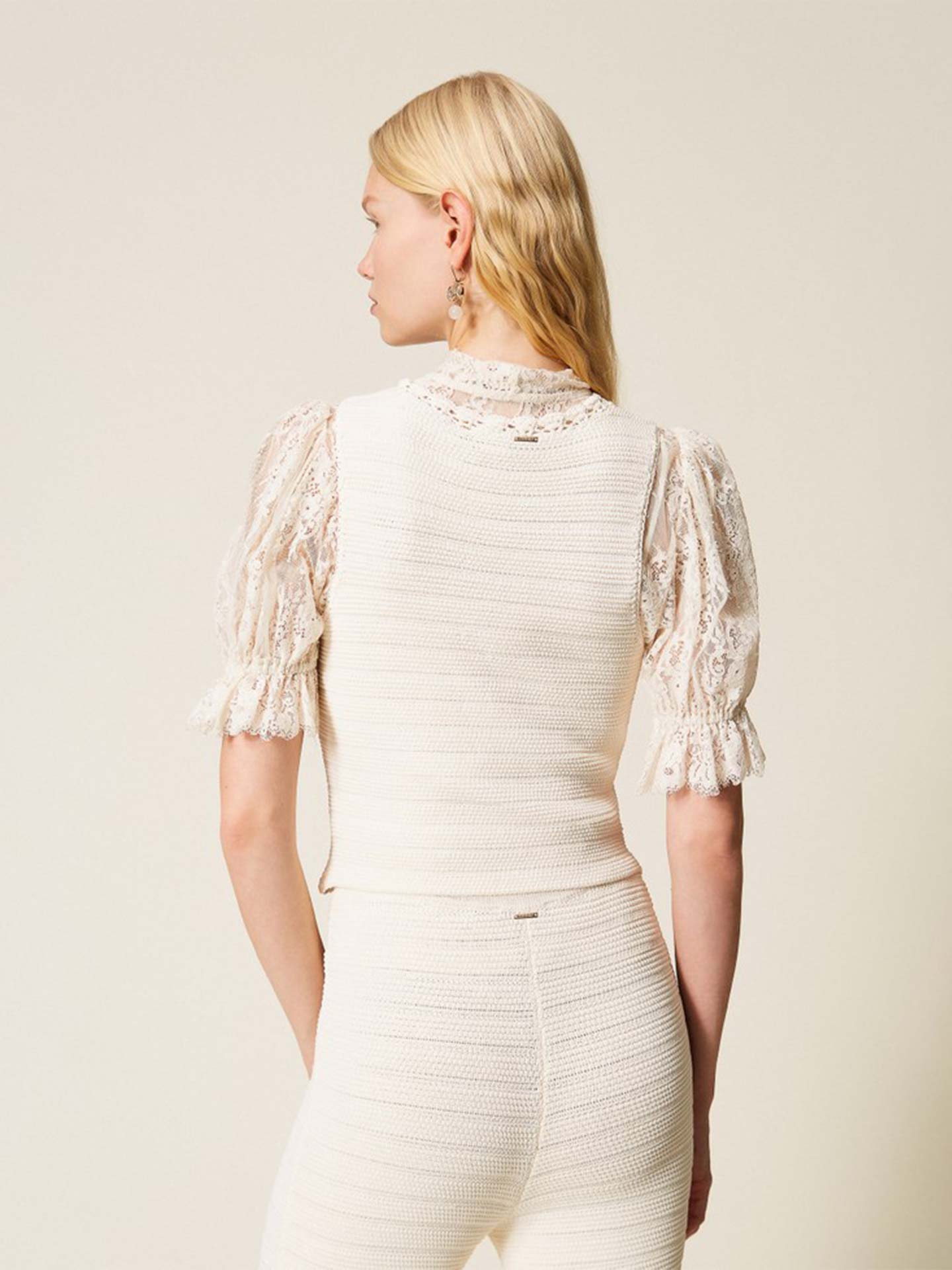 Colete de Malha com Detalhes em Crochet