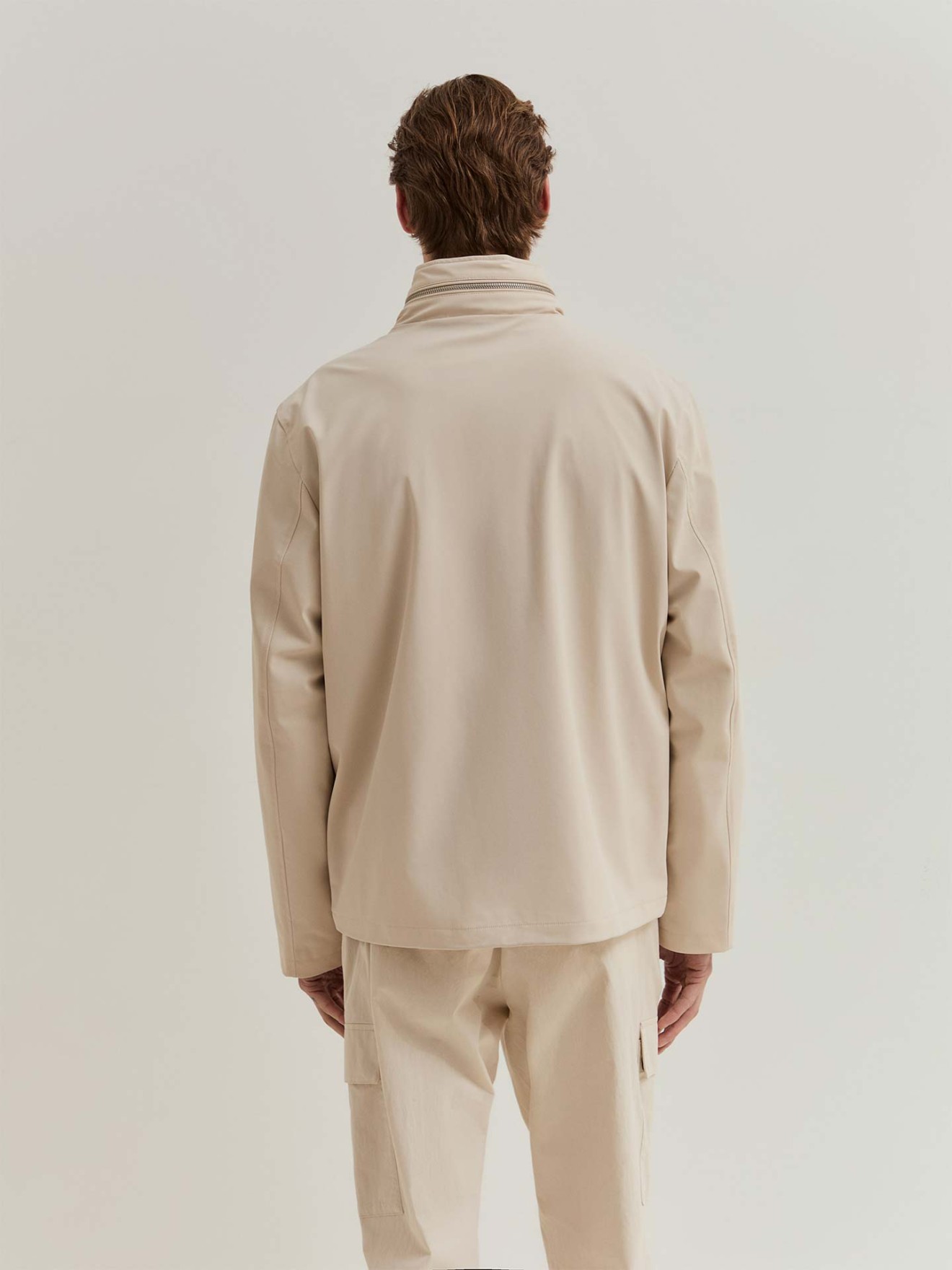 Blus�o T�cnico com Capuz Embutido