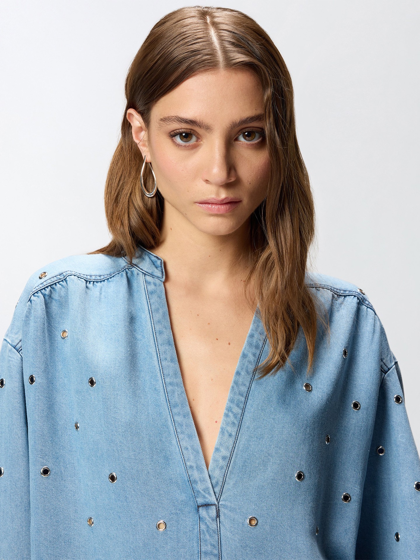 Camisa Bellicoso com Ilhós Metálicos