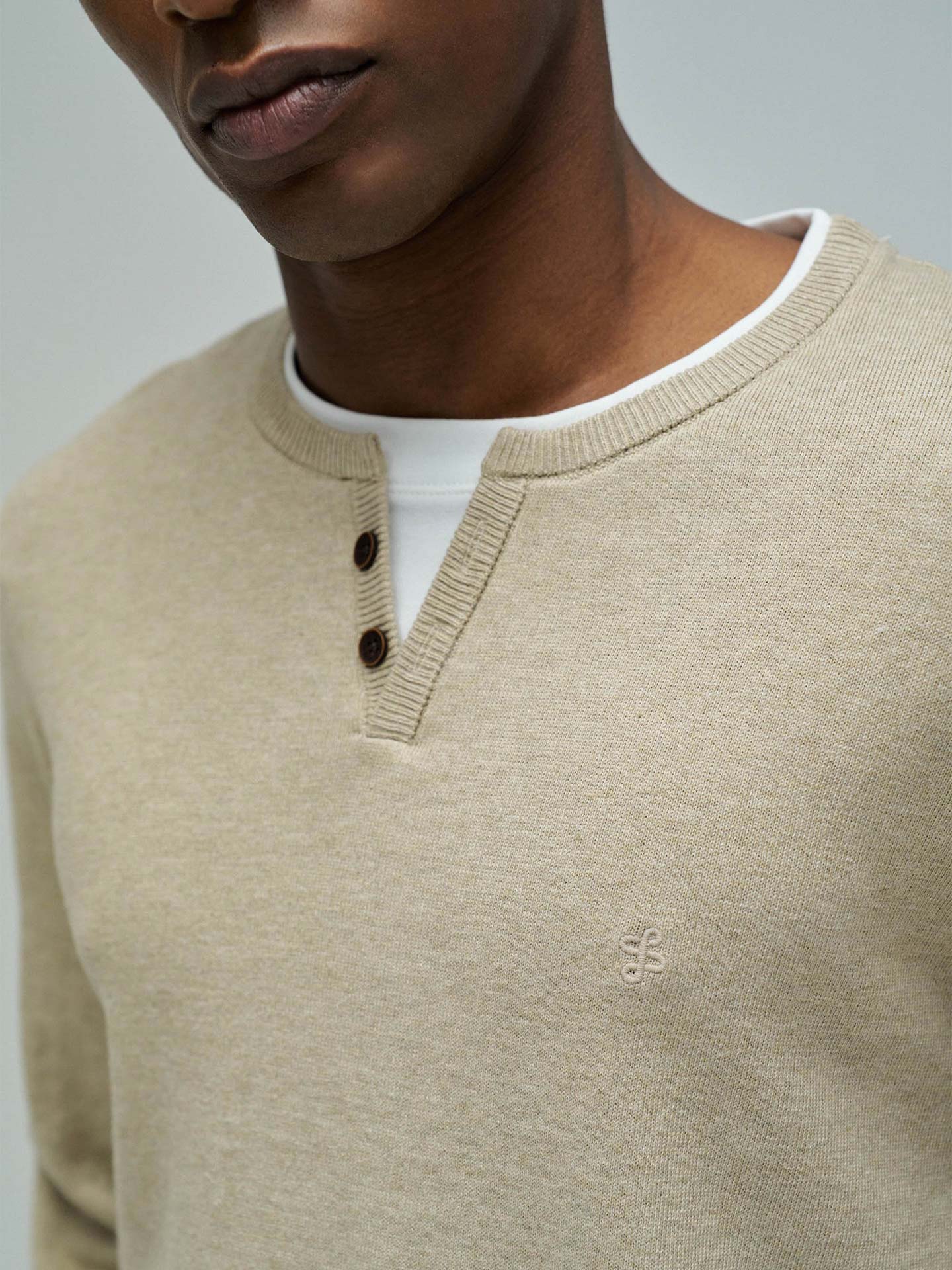 Camisola de Malha com Gola de Botões