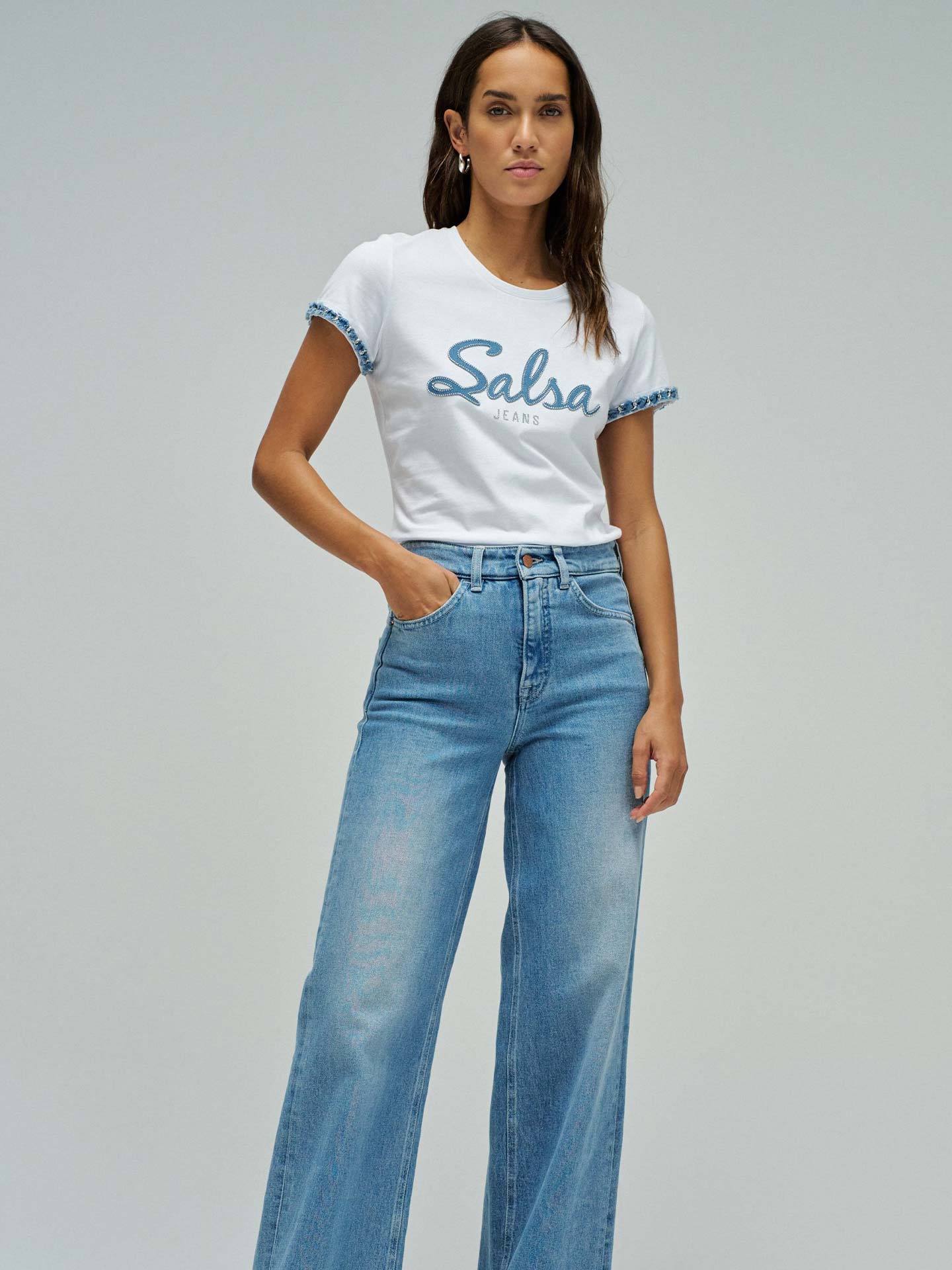 T-shirt Slim Fit com Brilhantes