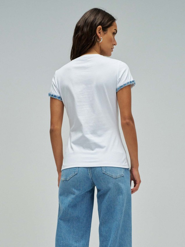 T-shirt Slim Fit com Brilhantes