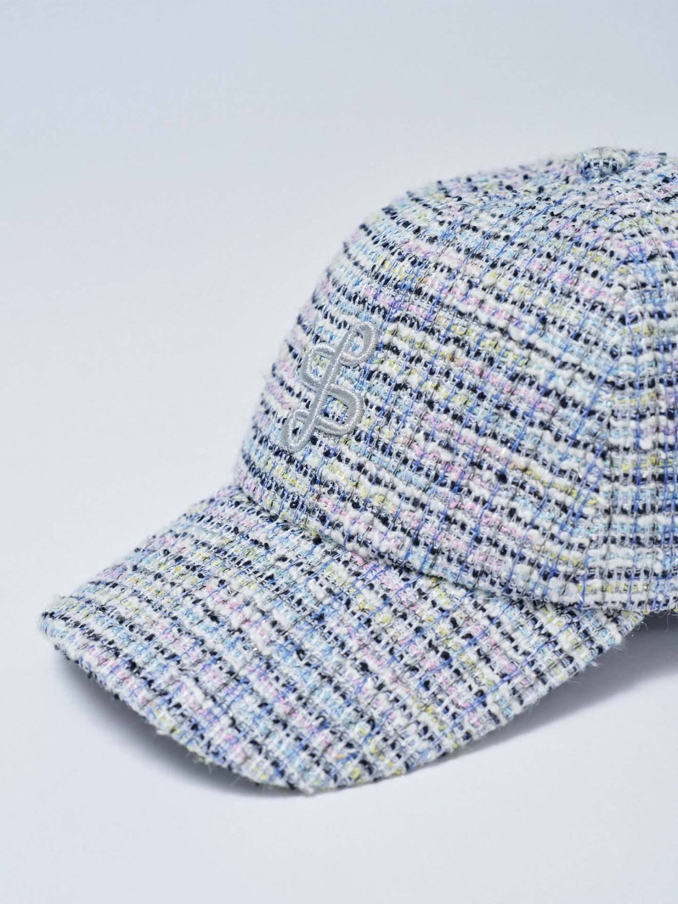 Bon� de Tweed com Log�tipo Bordado