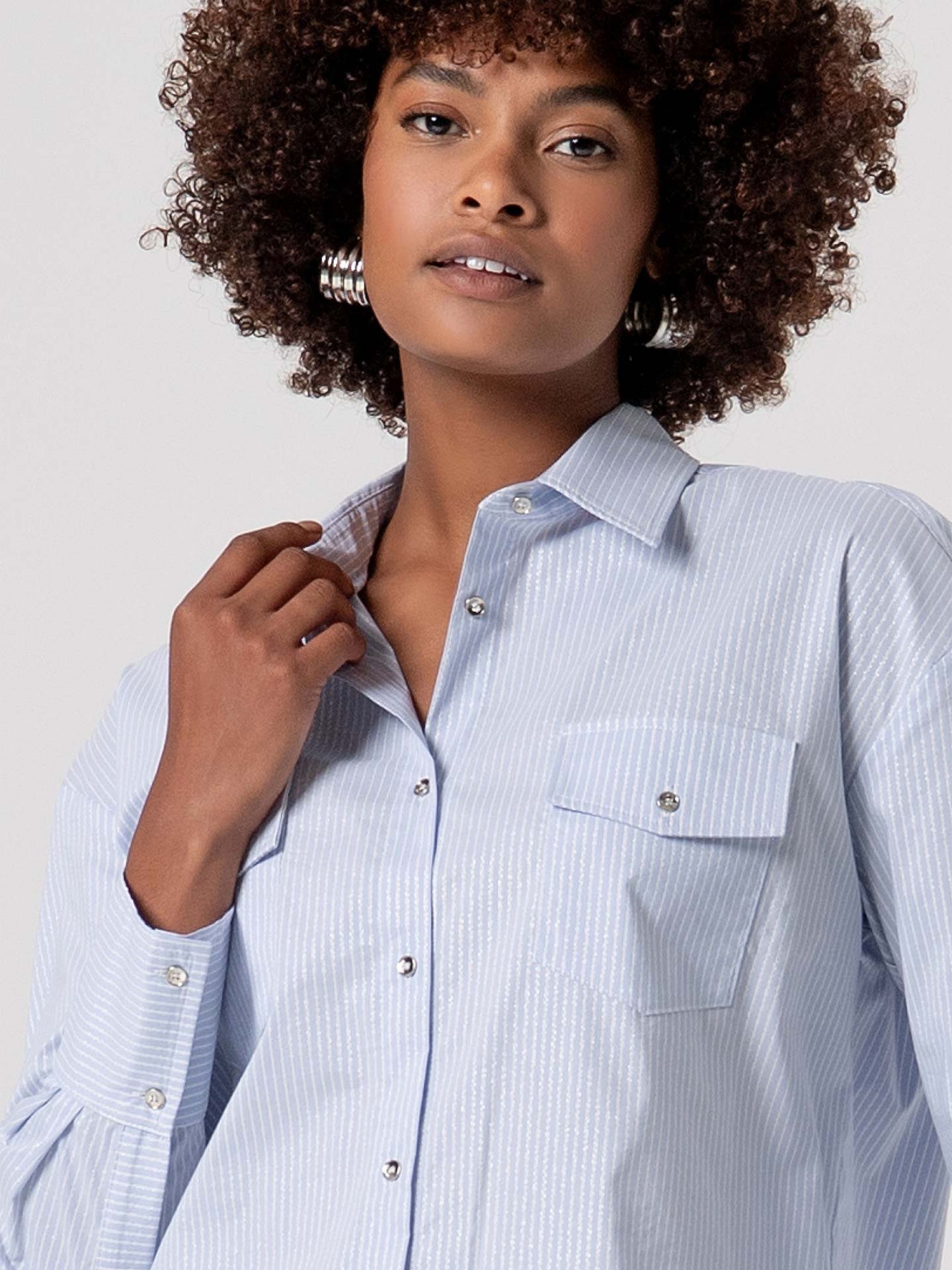 Camisa às Riscas com Fio de Lurex