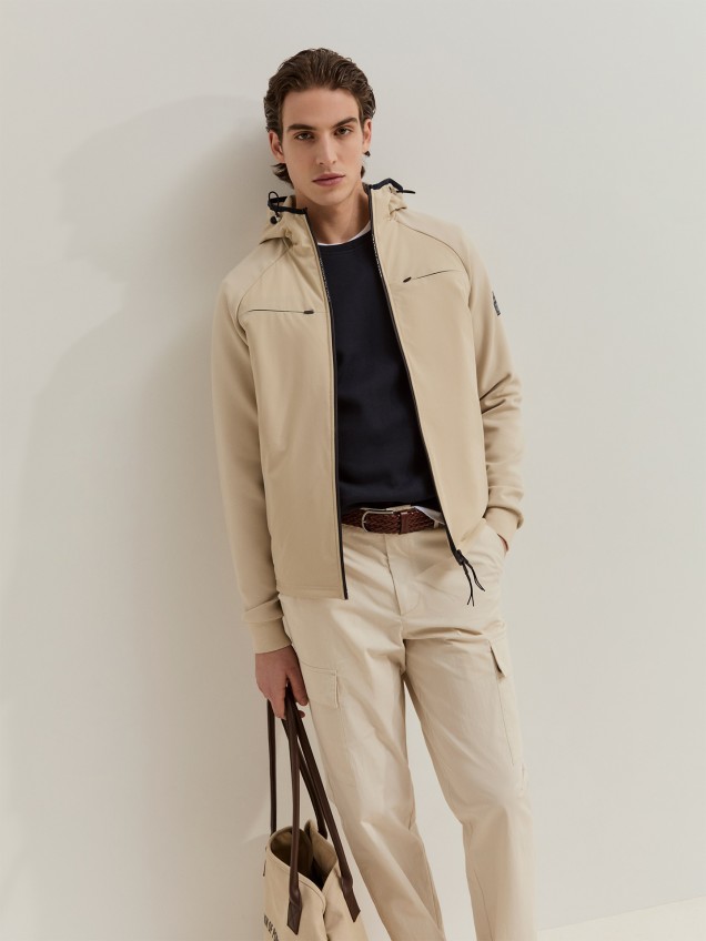 Casaco Técnico com Capuz