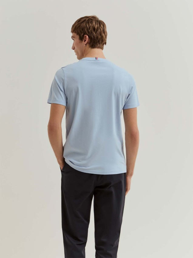 T-shirt Básica com Bordado