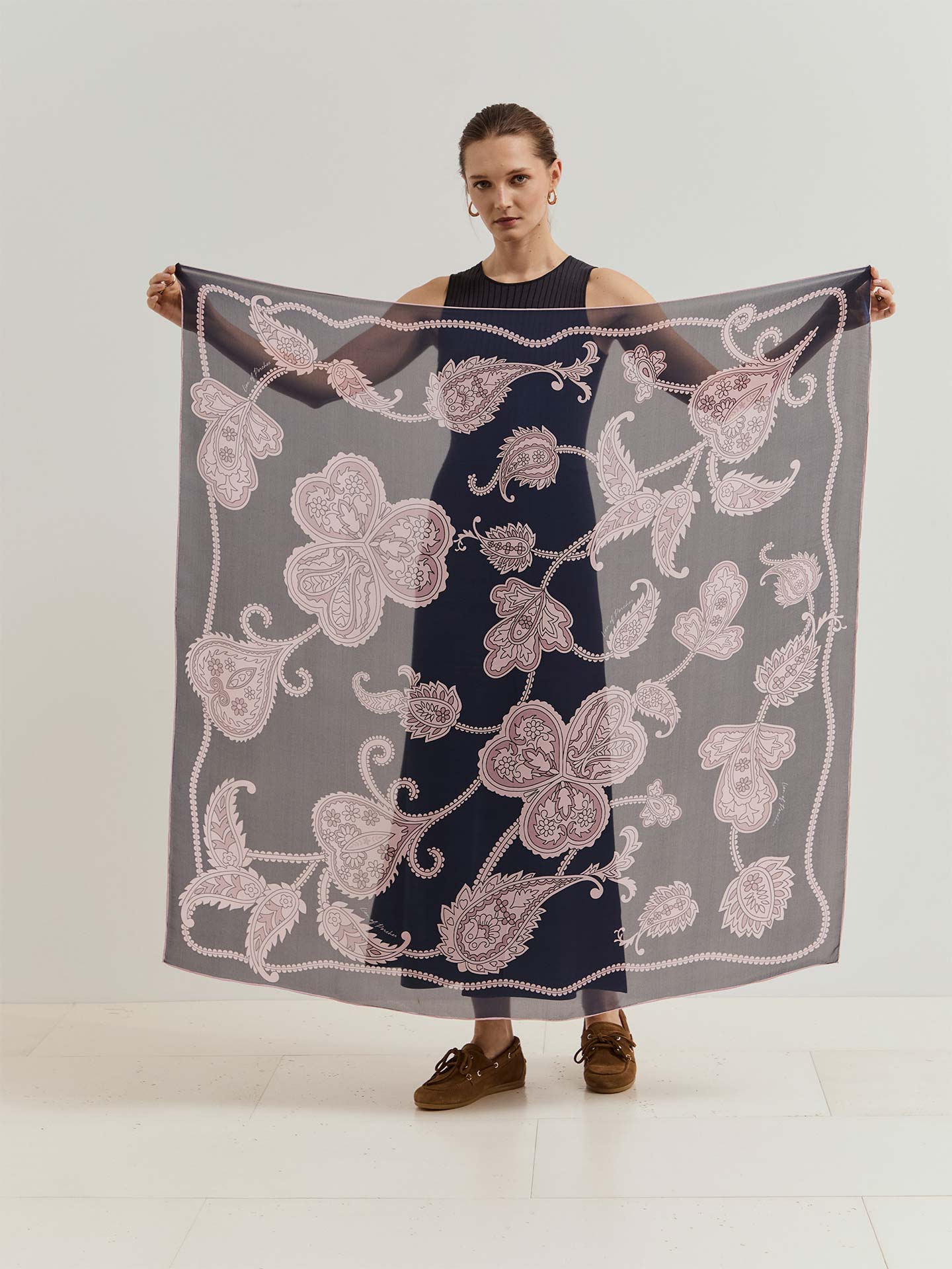 Lenço Quadrado com Estampado