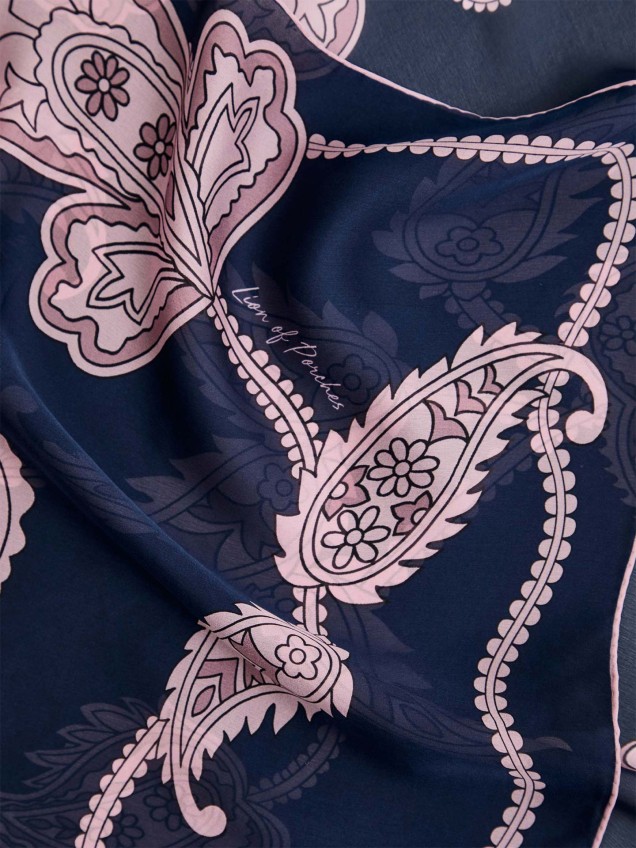 Lenço Quadrado com Estampado
