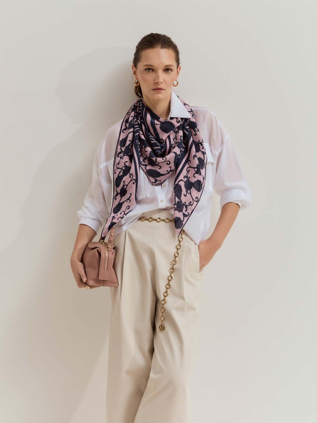 Len�o de Seda com Padr�o Floral