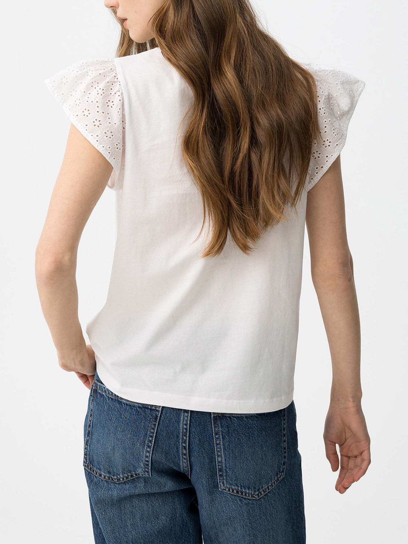 T-shirt com Manga Rendada em Folho