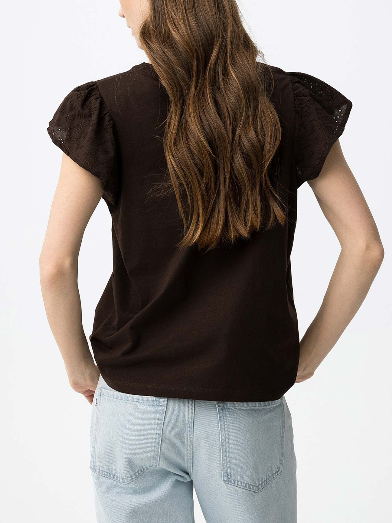 T-shirt com Manga Rendada em Folho