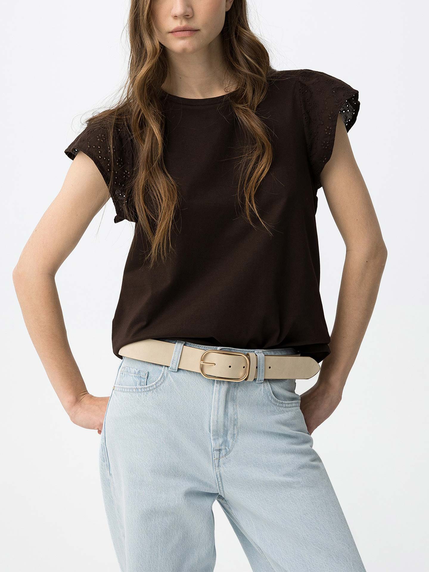 T-shirt com Manga Rendada em Folho