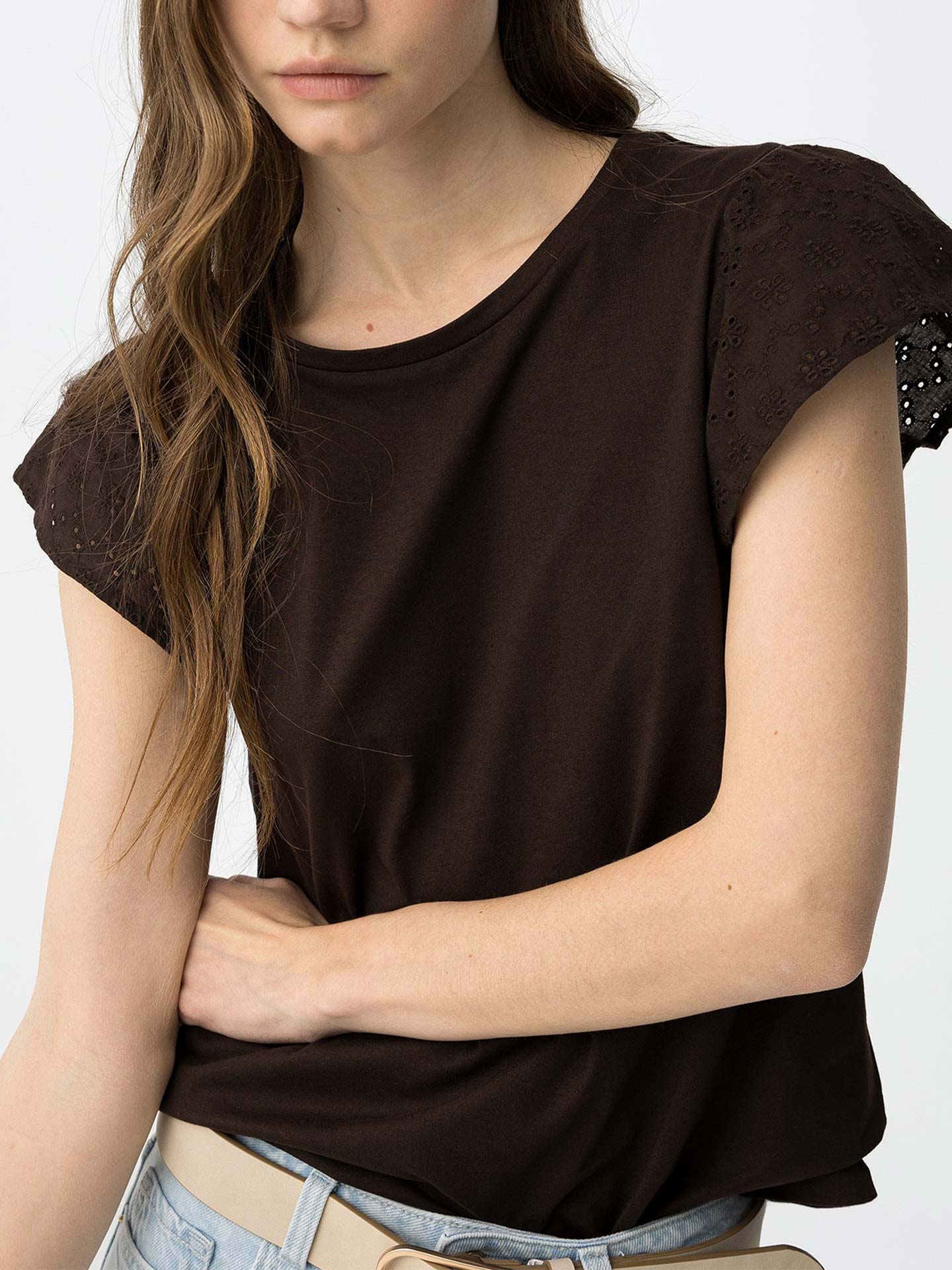 T-shirt com Manga Rendada em Folho