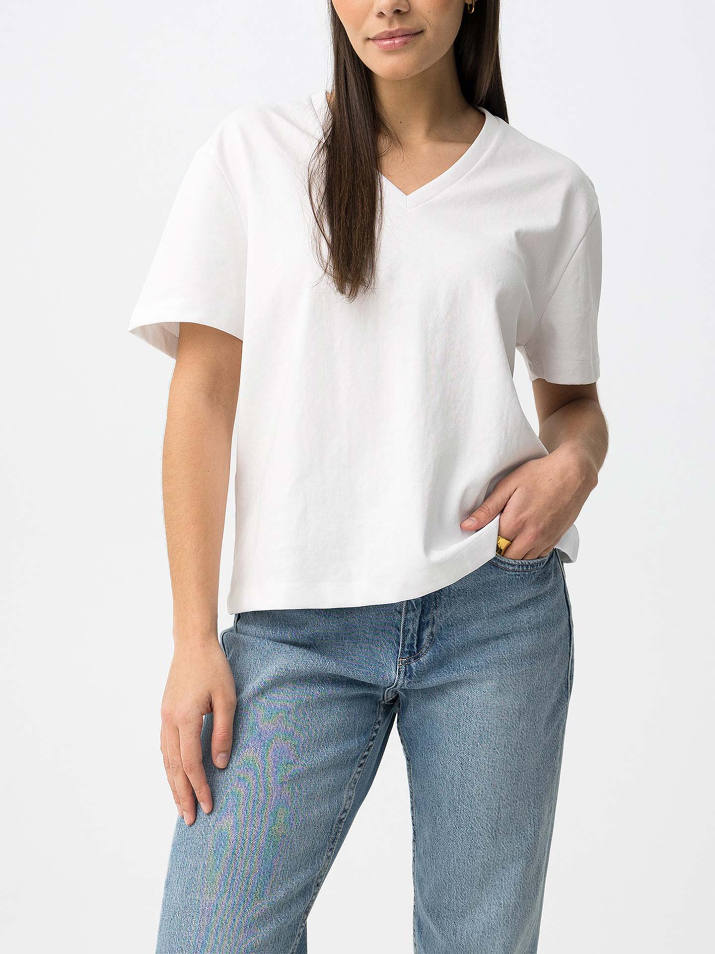 T-Shirt com Decote em V