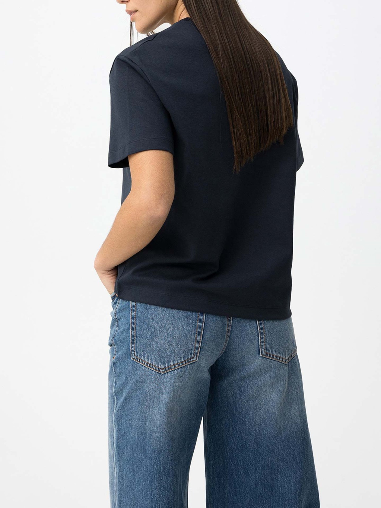 T-Shirt com Decote em V