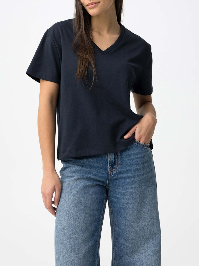 T-Shirt com Decote em V