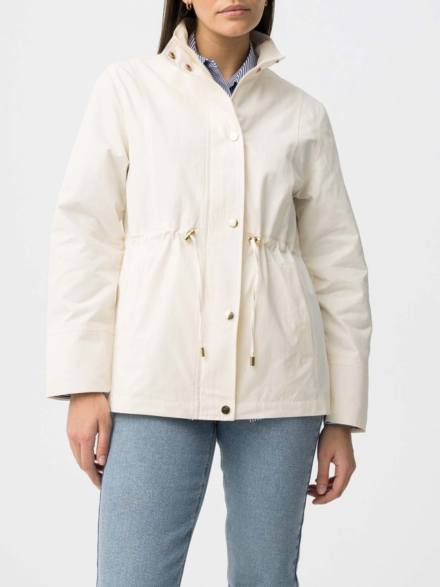 Parka com Gola Subida e Cintura Ajustável