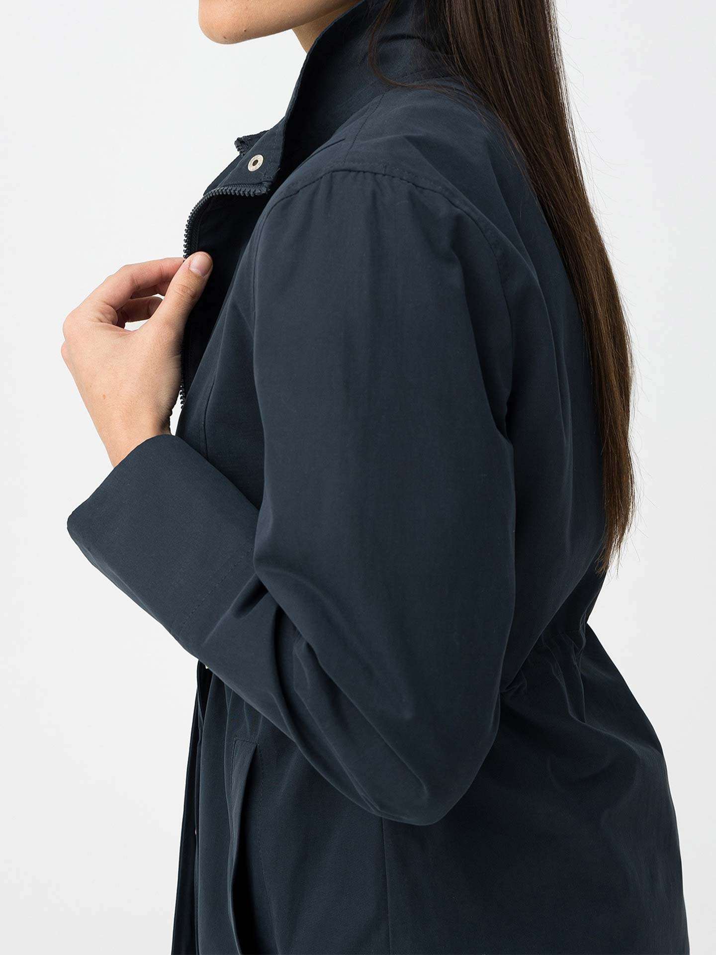 Parka com Gola Subida e Cintura Ajustável