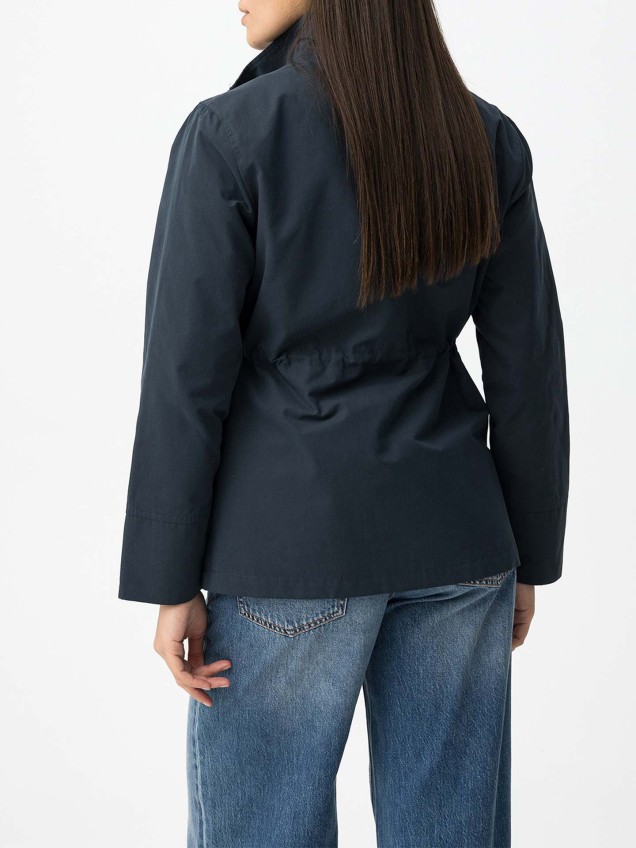 Parka com Gola Subida e Cintura Ajustável